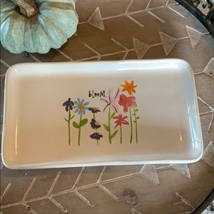 Rae Dunn Bloom plate.